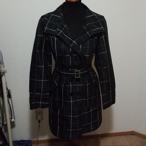 Sleek and Fashionable Trench Coat